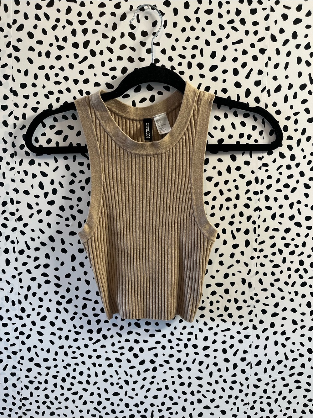 Divided Beige Ribbed Crop Tank - Picture 6 of 7